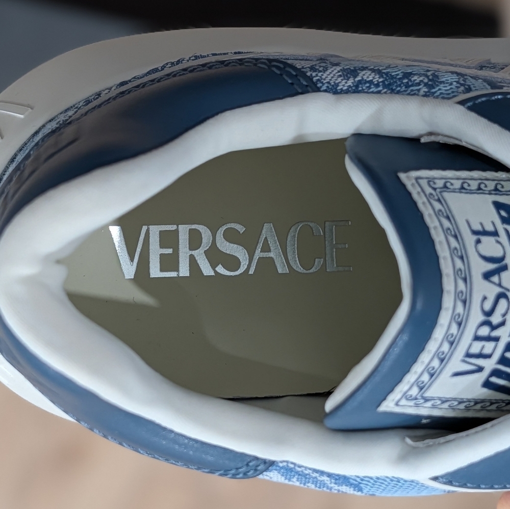$925 VERSACE Greek Key Leather Low-Top Sneakers White/Baby Blue 43 US 10 - Picture 8 of 11